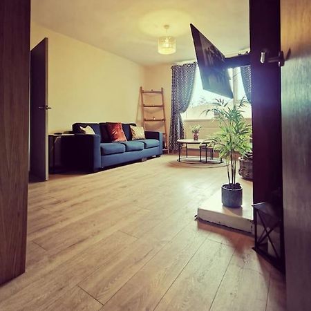Entire 1 Bed Spacious Apartment, Private Balcony & Study Room Near City Whitehouse (Antrim) Exterior foto