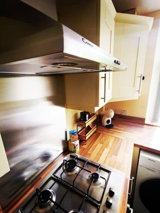 Entire 1 Bed Spacious Apartment, Private Balcony & Study Room Near City Whitehouse (Antrim) Exterior foto
