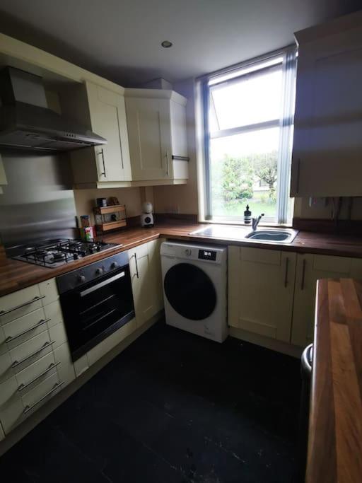 Entire 1 Bed Spacious Apartment, Private Balcony & Study Room Near City Whitehouse (Antrim) Exterior foto